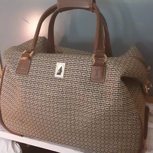 London Fog Carry on with Wheels